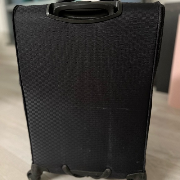 Black Samsonite feather light TSA lock with gold hardware small carry on luggage - Picture 3 of 10